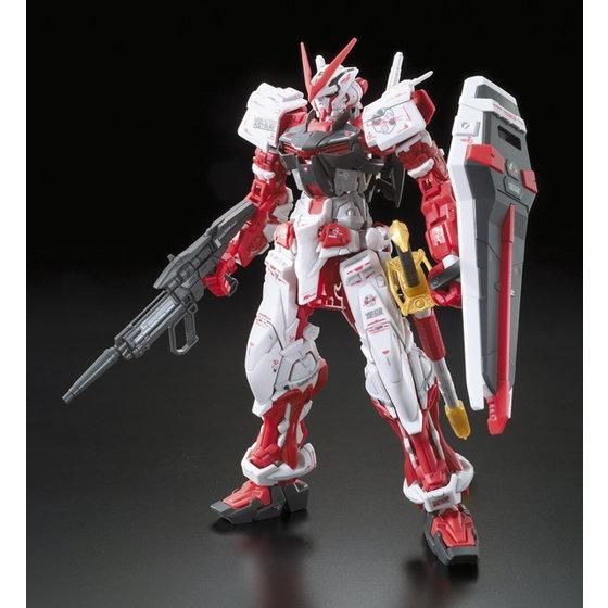 RG Gundam Astray Red Frame montado en vista frontal con rifle, escudo y Gerbera Straight.