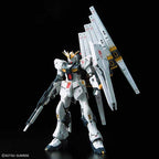 RG Nu Gundam montado en vista frontal con rifle, escudo y Fin Funnels.