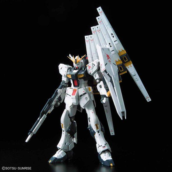RG Nu Gundam montado en vista frontal con rifle, escudo y Fin Funnels.