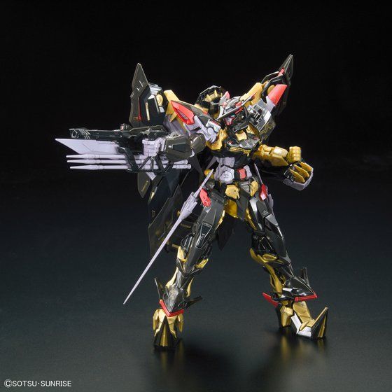 RG Gundam Astray Gold Frame Amatsu Mina en pose de combate con Trikeros Kai.