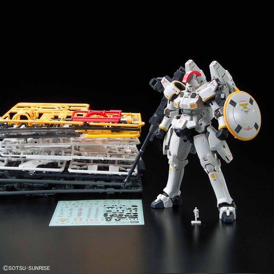 Contenido del RG Tallgeese EW con piezas, adhesivos y figura de Zechs Merquise.