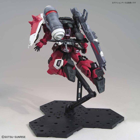 Vista trasera en acción del MG Gunner Zaku Warrior Lunamaria; peana vendida por separado.