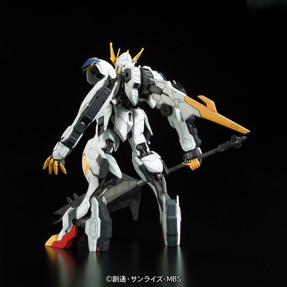 Vista trasera del Full Mechanics Gundam Barbatos Lupus Rex montado.