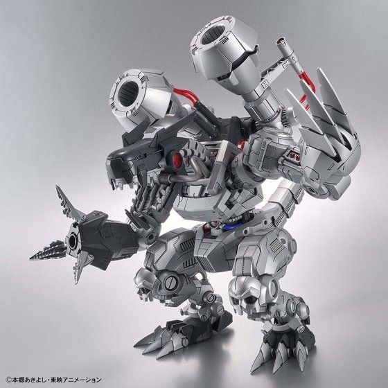 Machinedramon Amplified posando con la garra izquierda abierta.