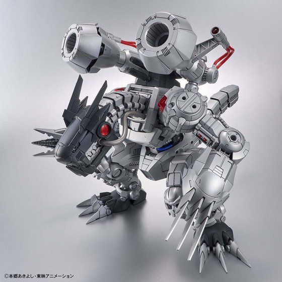 Machinedramon Amplified extendiendo la garra derecha en pose dinámica.
