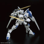 Full Mechanics Gundam Bael de Bandai: pose con sus dos espadas.