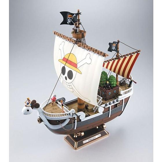Going Merry de One Piece de Bandai: vista frontal en ángulo del barco montado con velas y base.