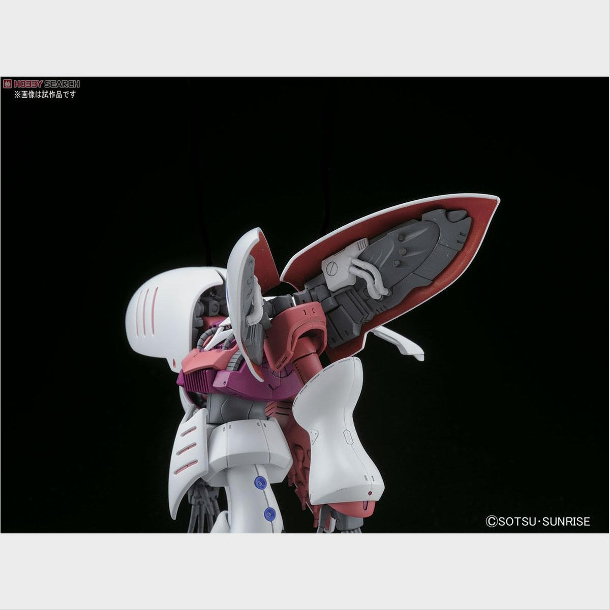 HGUC Qubeley Revive de Bandai, pose de combate.