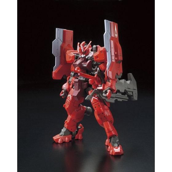 HG Gundam Astaroth Origin montado visto de frente con su armamento;