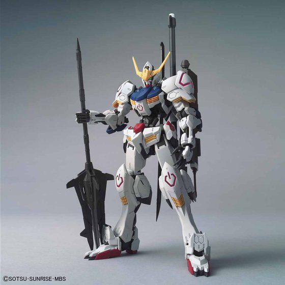 MG Gundam Barbatos montado en vista frontal con su maza.