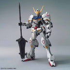 MG Gundam Barbatos en vista de tres cuartos con la maza.