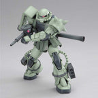 MG MS-06J Zaku II Ver. 2.0 en pose de combate con bazuca y lanzamisiles.