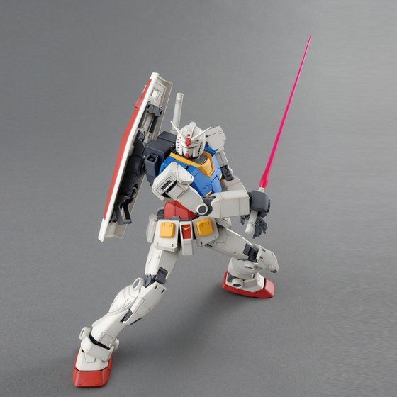 MG RX-78-02 Gundam The Origin de Bandai, vista 5.