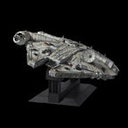 PG Millennium Falcon, modelo sobre su base de exposicion.
