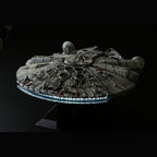 PG Millennium Falcon, motores iluminados.