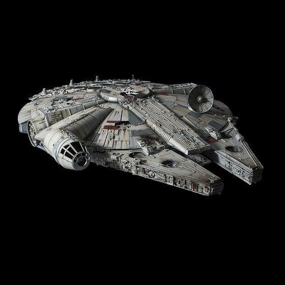 PG Millennium Falcon, vista frontal lateral.