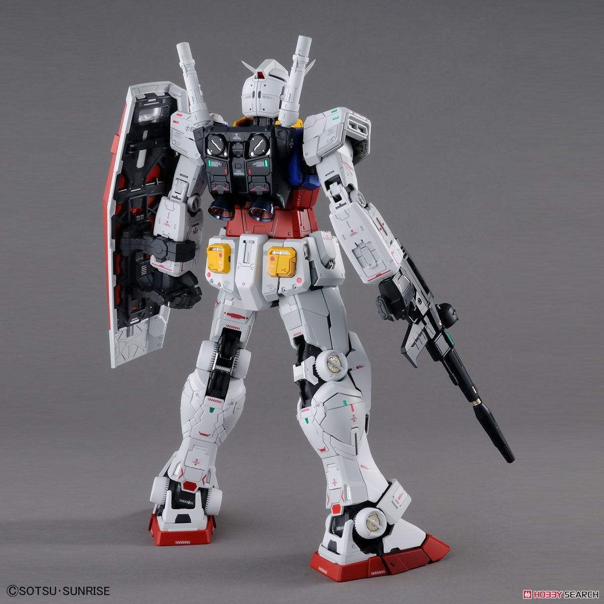PG Unleashed RX-78-2 Gundam de Bandai, vista del modelo 3.