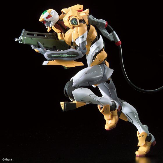 RG Evangelion EVA-00, pose con rifle y cable umbilical.