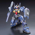 RG Gundam Mk-II Titans, pose con armamento.