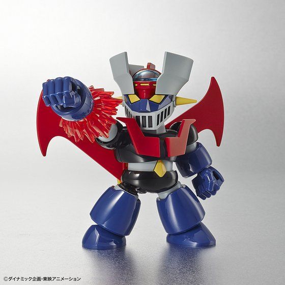 SD Cross Silhouette Mazinger Z, pose con el efecto del punyo cohete.