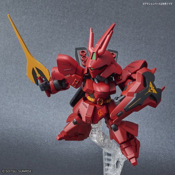 SD EX-Standard Sazabi, pose con hacha.
